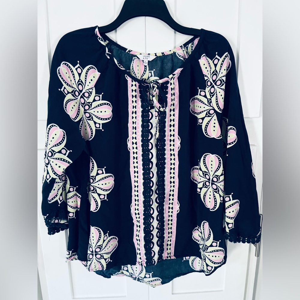 Crown & Ivy Size XL Black and Pink Floral Blouse